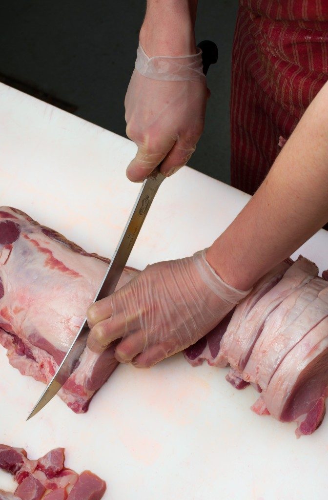 Meat cutting pork chops 4