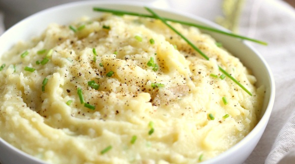 Vegan mashed potatoes and gravy veganricha resize